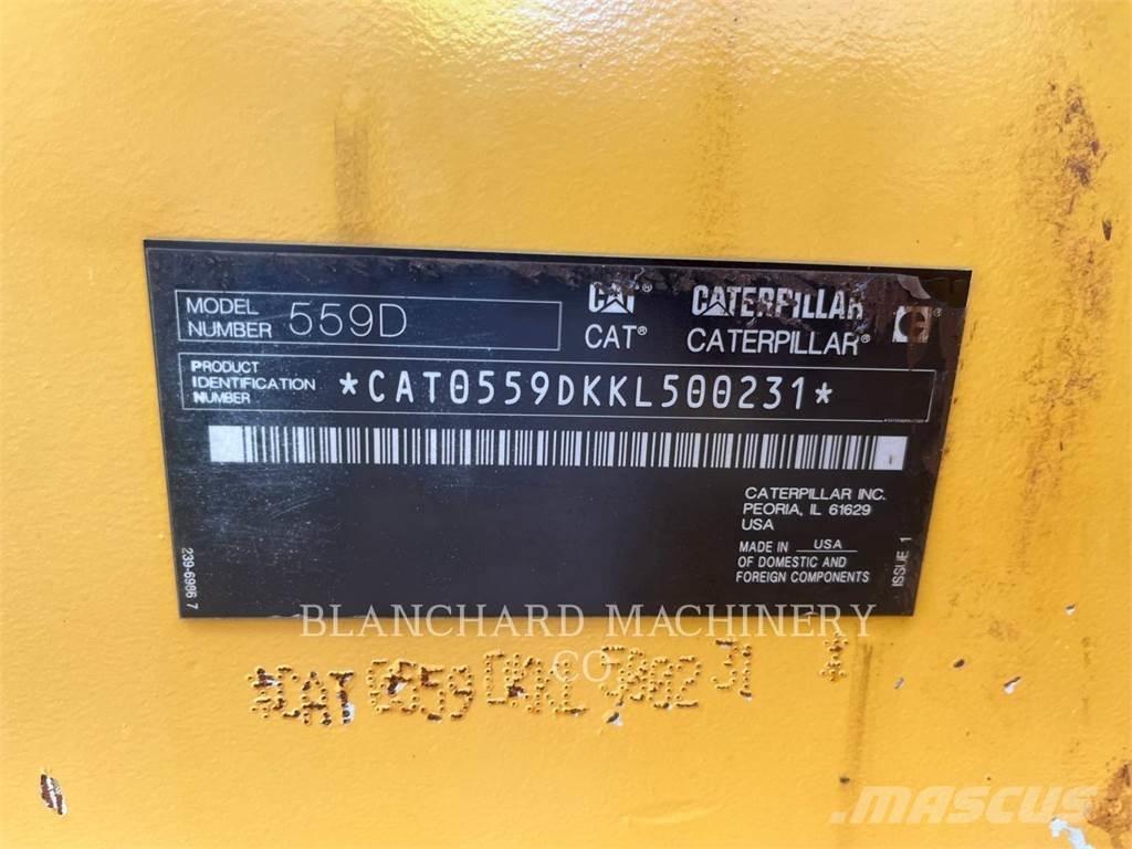 CAT 559D Товарачи с наклонена стрела
