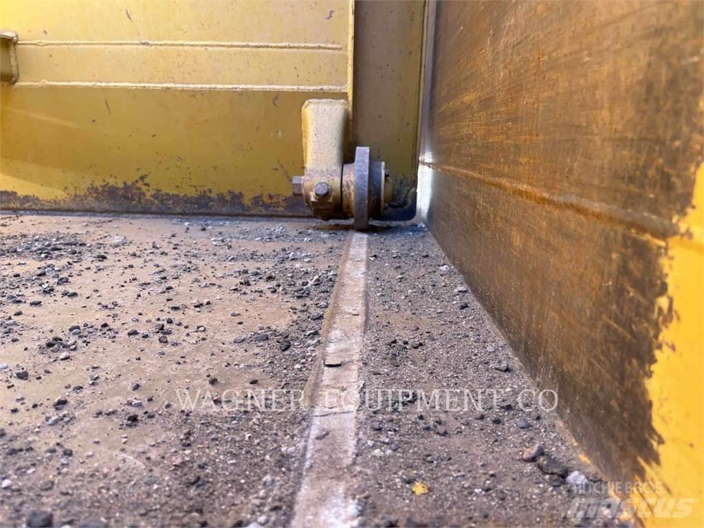 CAT 615C II Скрепери
