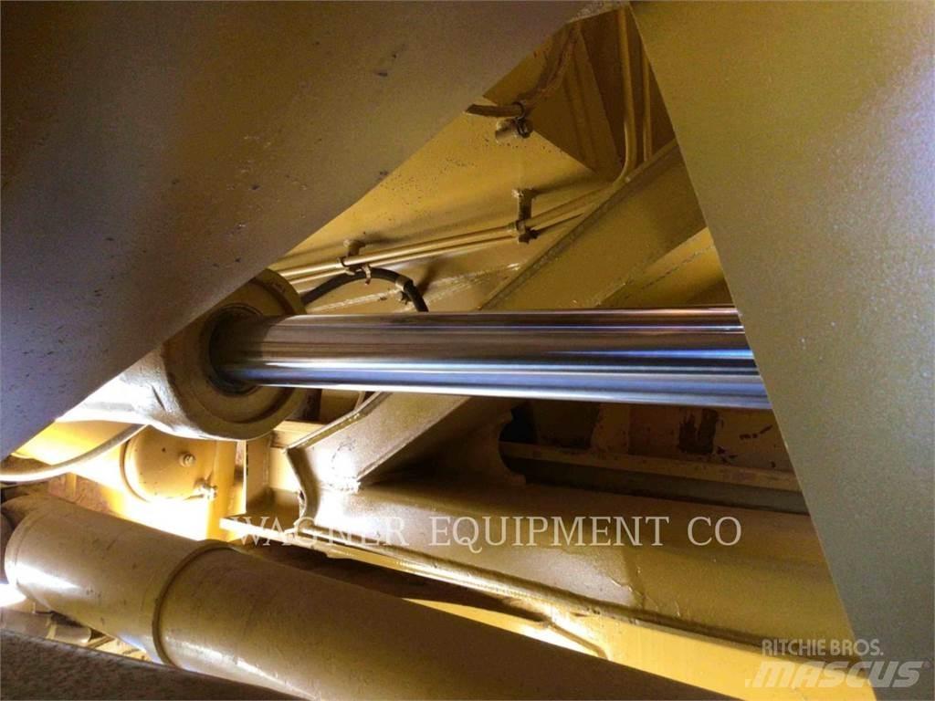 CAT 615C II Скрепери
