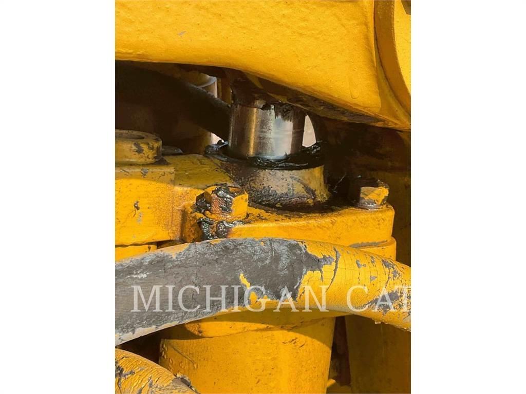 CAT 621B Скрепери
