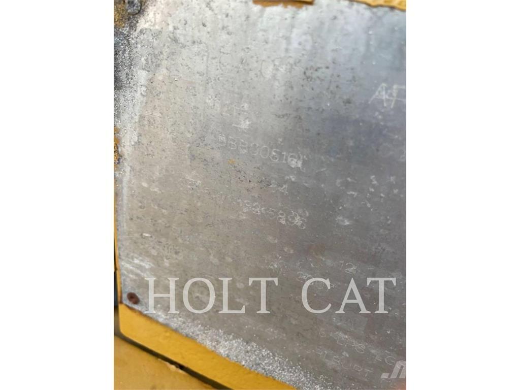 CAT 621G Скрепери
