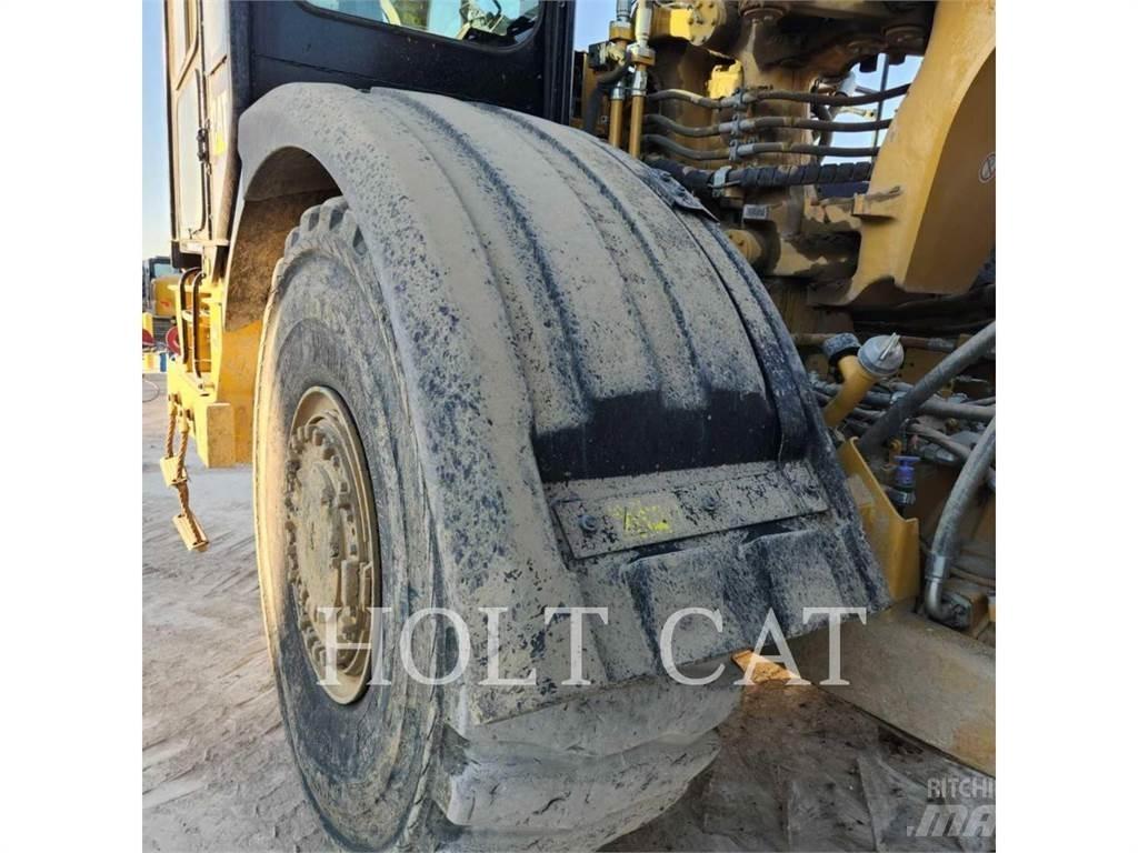 CAT 621K Скрепери
