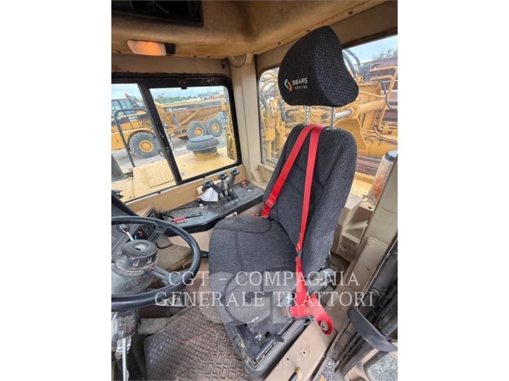 CAT 623F Грейдери