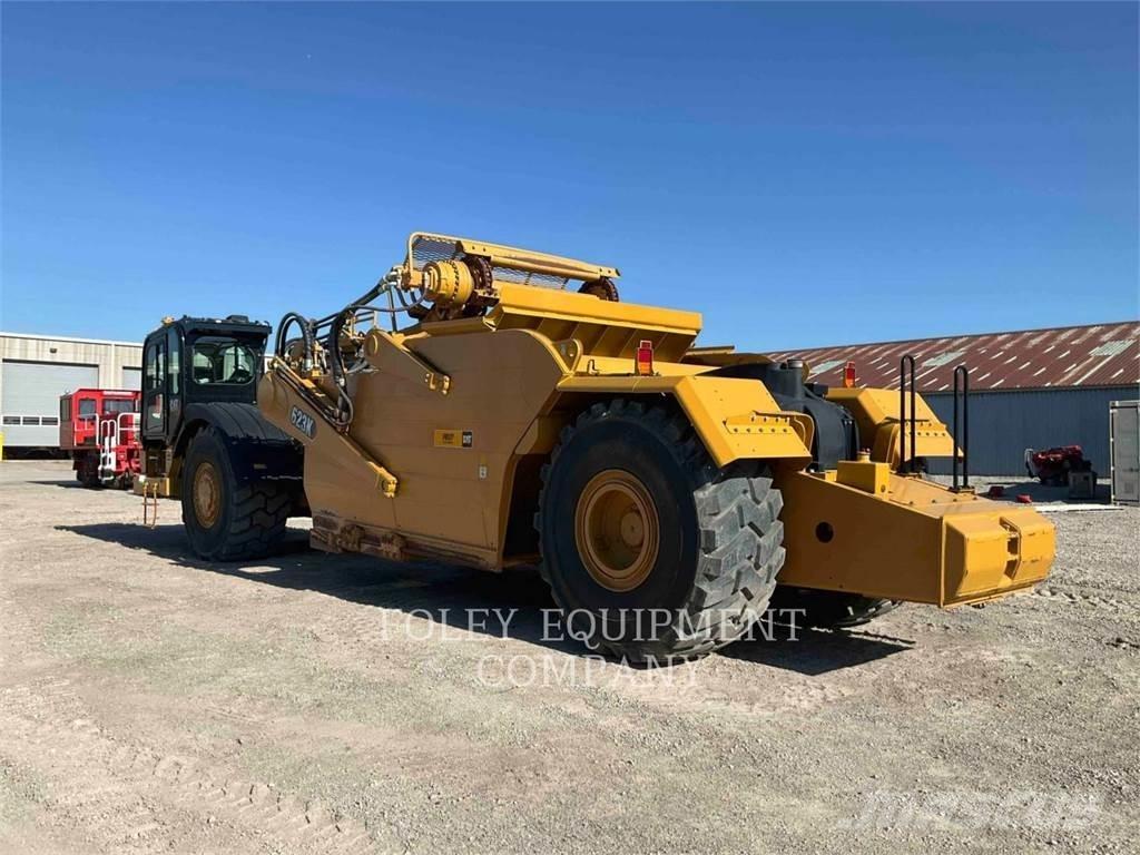 CAT 623K Скрепери
