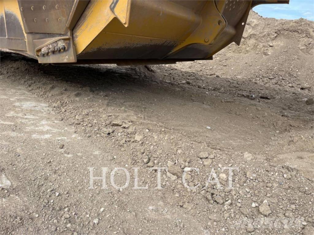 CAT 631 Скрепери
