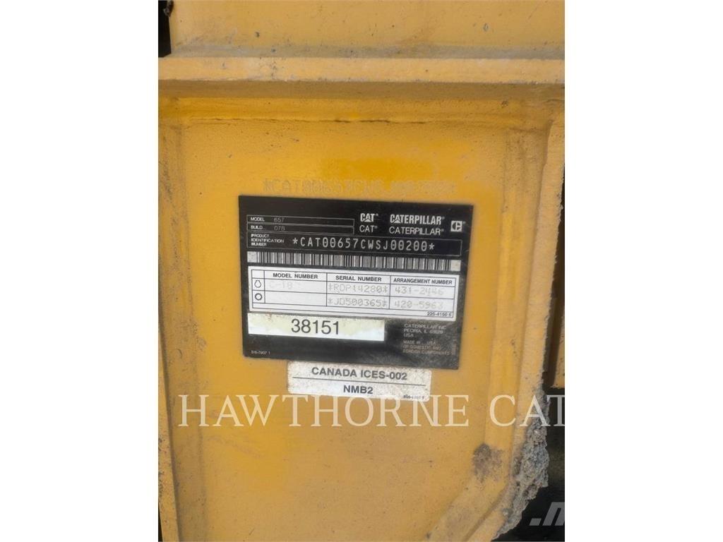 CAT 657 Скрепери
