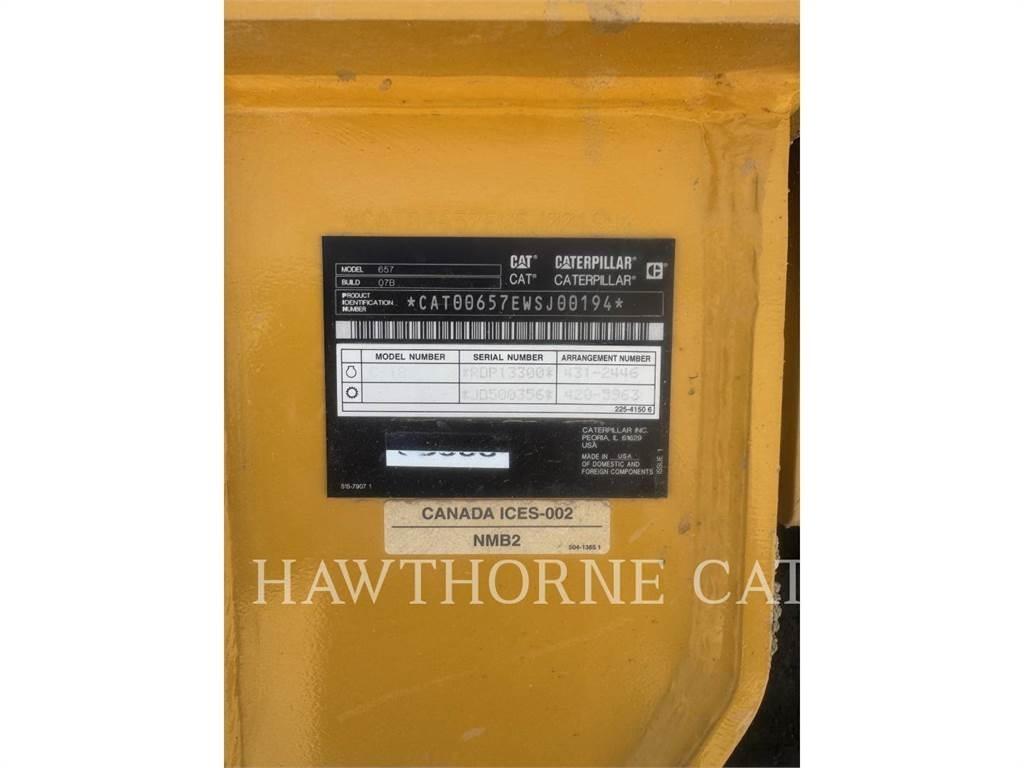 CAT 657 Скрепери
