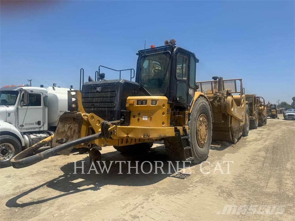 CAT 657 Скрепери
