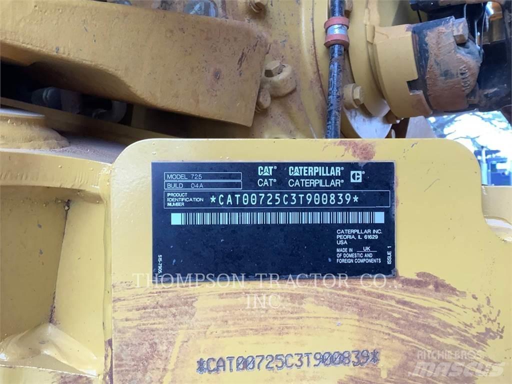 CAT 725 Дъмпери/моторни превозни средства