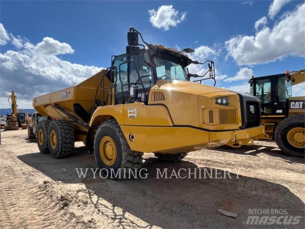 CAT 725 Дъмпери/моторни превозни средства