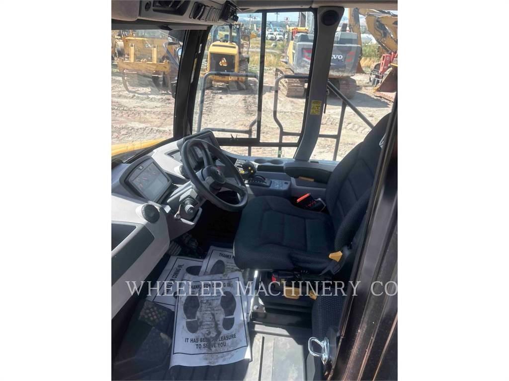 CAT 725 Дъмпери/моторни превозни средства