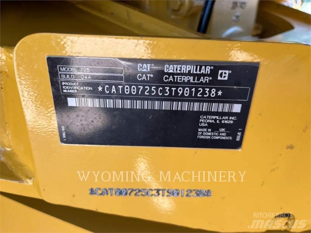 CAT 725 Дъмпери/моторни превозни средства