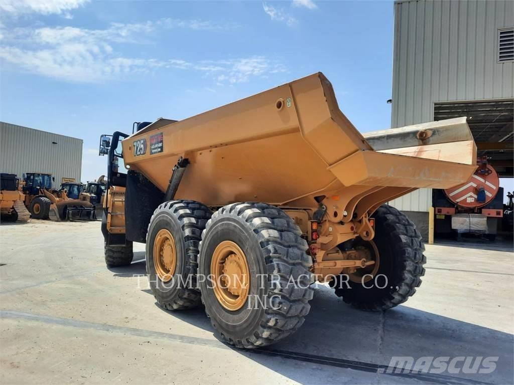 CAT 725 Дъмпери/моторни превозни средства