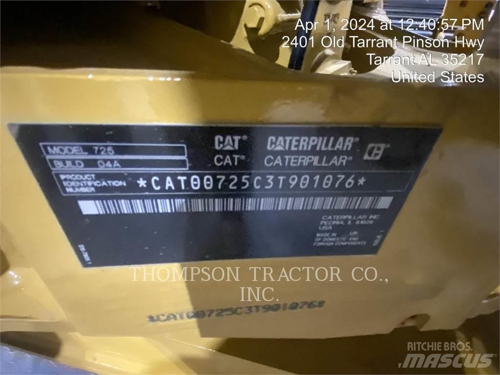 CAT 725 Дъмпери/моторни превозни средства