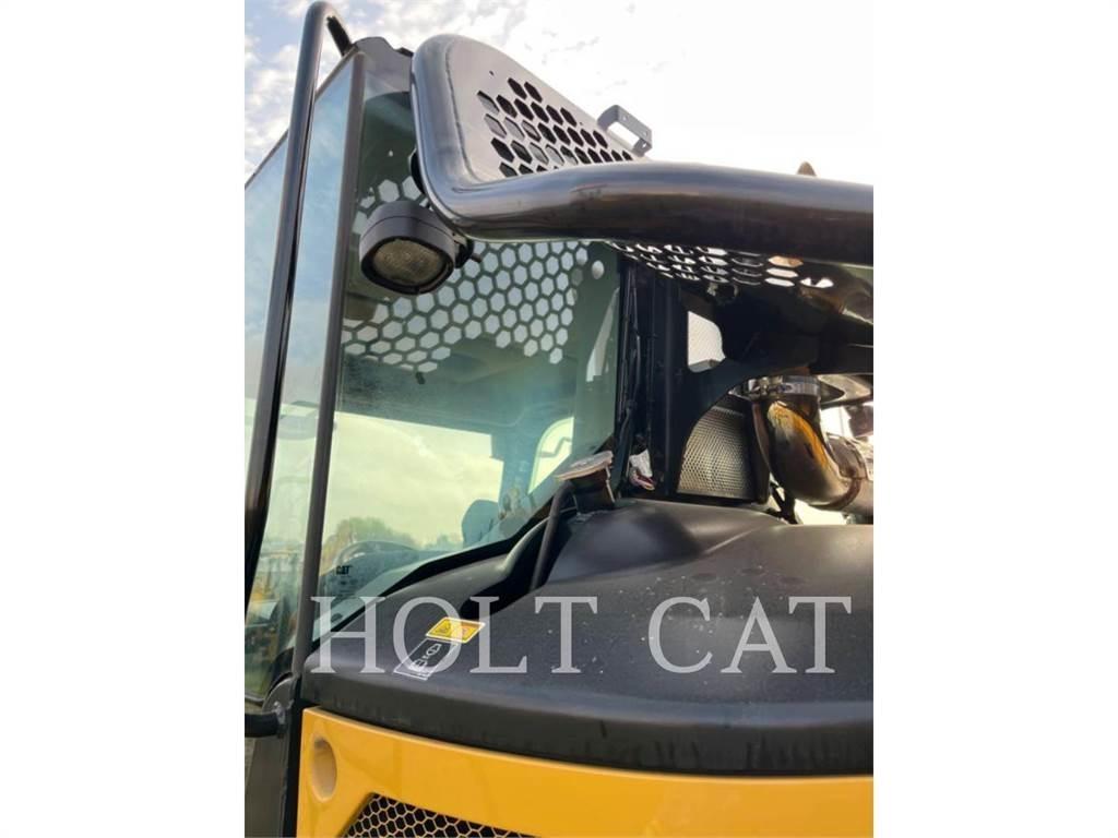 CAT 725 Дъмпери/моторни превозни средства
