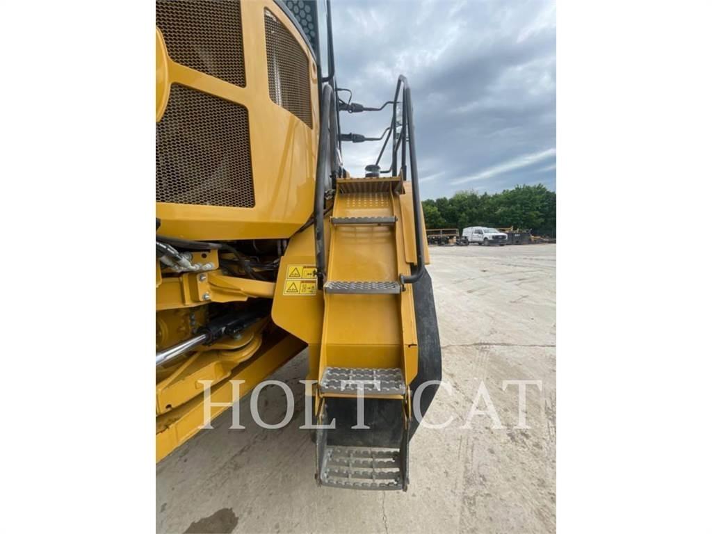CAT 725 Дъмпери/моторни превозни средства