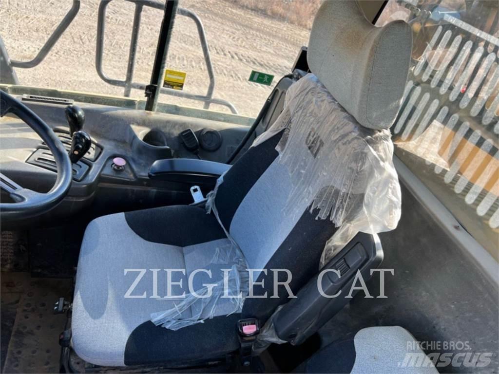 CAT 725 Дъмпери/моторни превозни средства