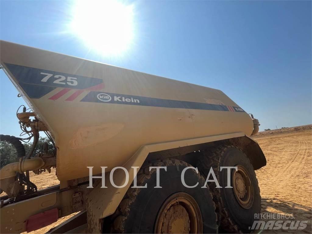 CAT 725 Дъмпери/моторни превозни средства