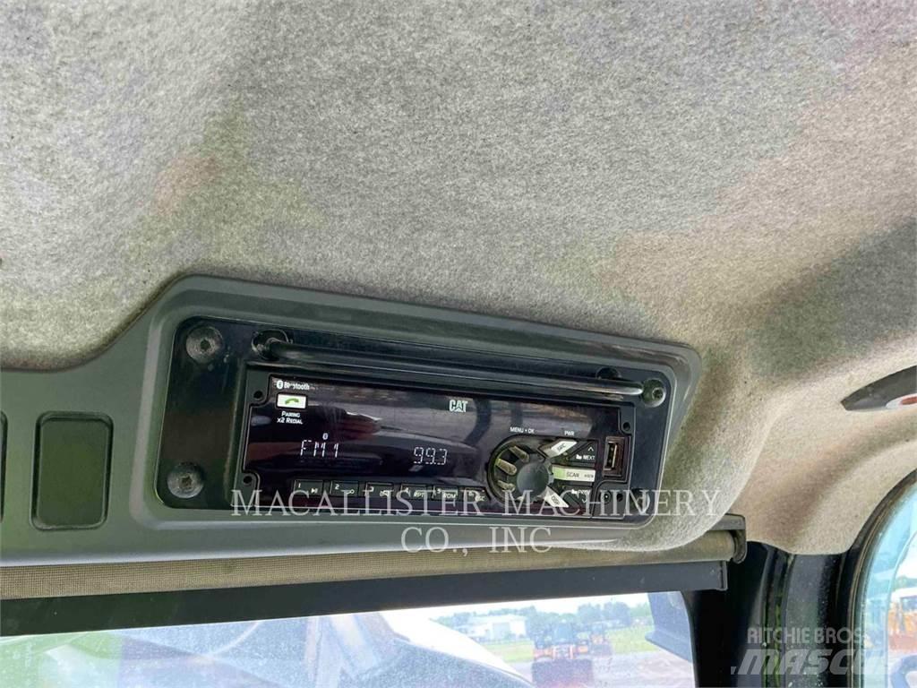 CAT 725 Дъмпери/моторни превозни средства