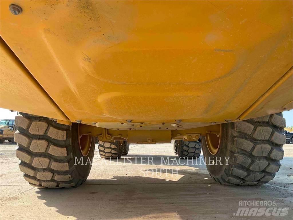 CAT 725 Дъмпери/моторни превозни средства