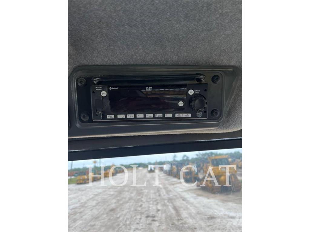 CAT 725 Дъмпери/моторни превозни средства