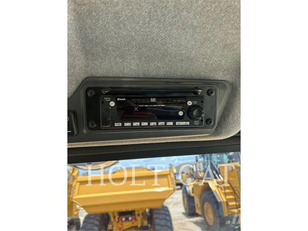 CAT 725 Дъмпери/моторни превозни средства
