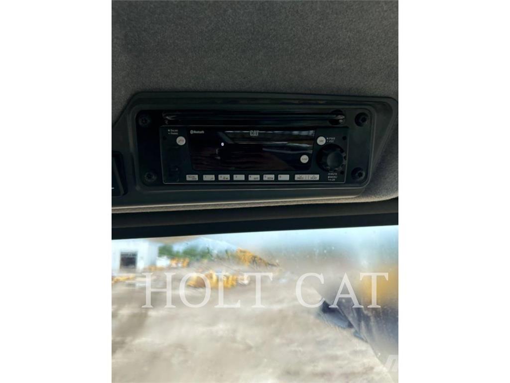 CAT 725 Дъмпери/моторни превозни средства