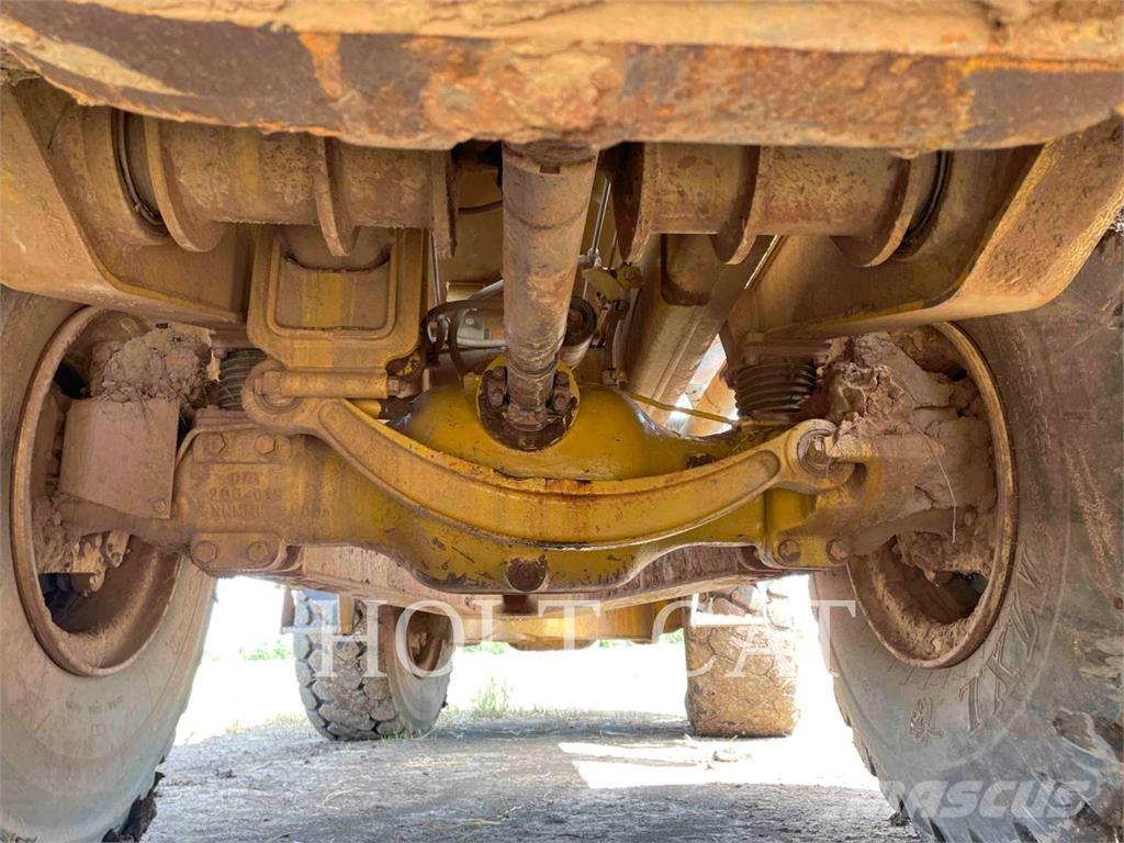 CAT 725 Дъмпери/моторни превозни средства