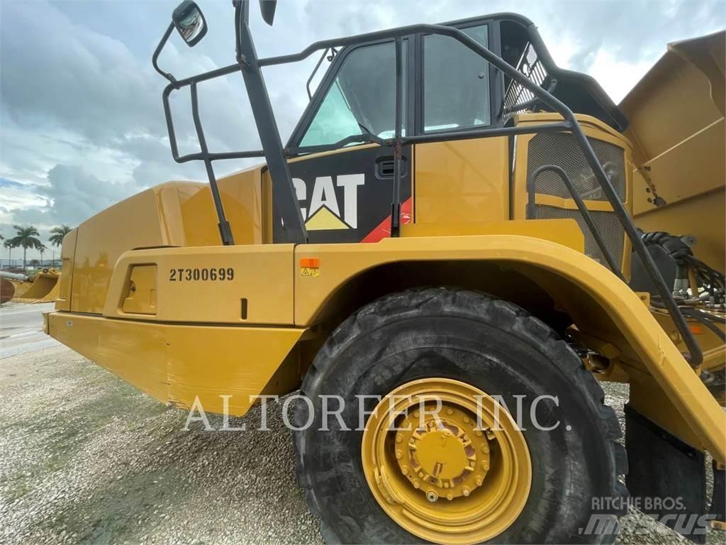 CAT 725C2 Дъмпери/моторни превозни средства