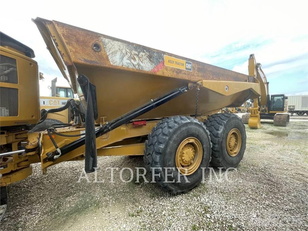 CAT 725C2 Дъмпери/моторни превозни средства