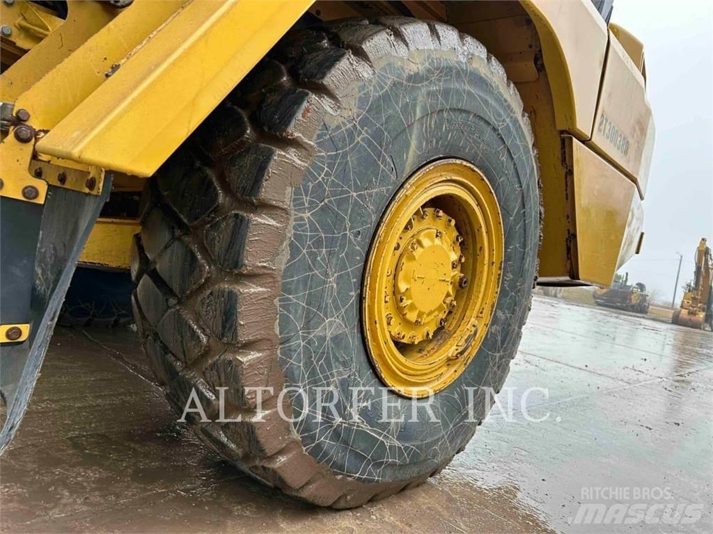 CAT 725C2 Дъмпери/моторни превозни средства