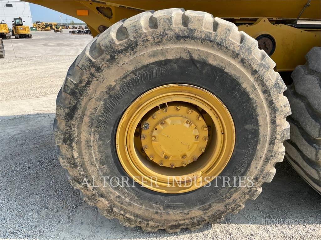 CAT 725C2 Дъмпери/моторни превозни средства