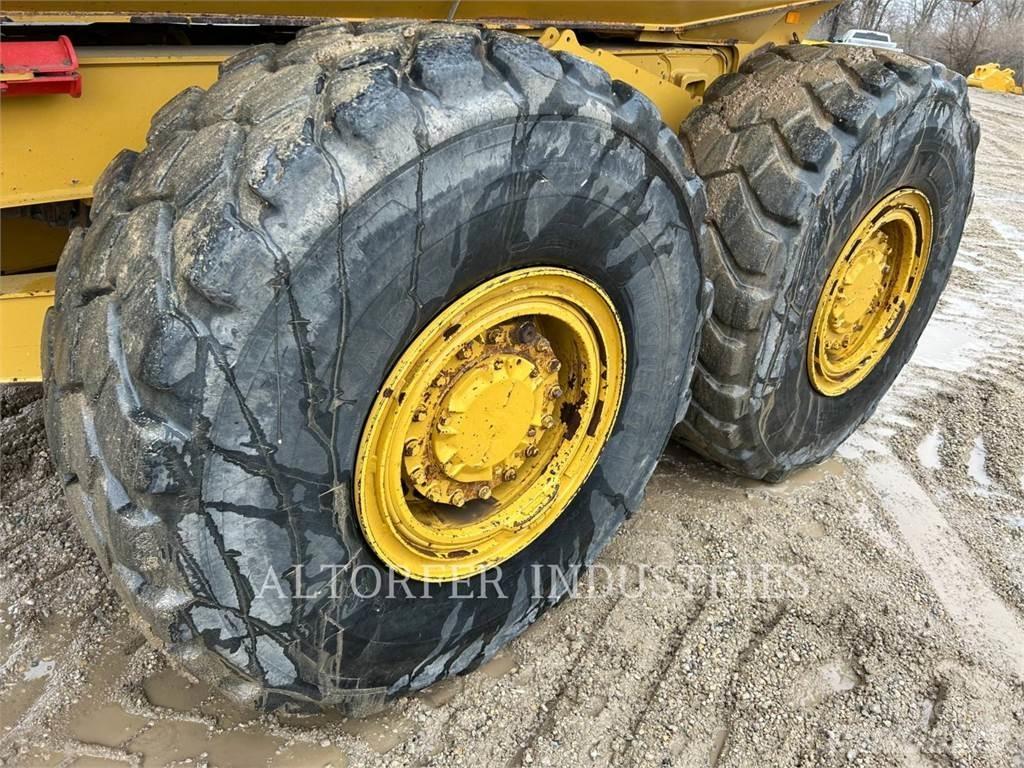 CAT 725C2 Дъмпери/моторни превозни средства