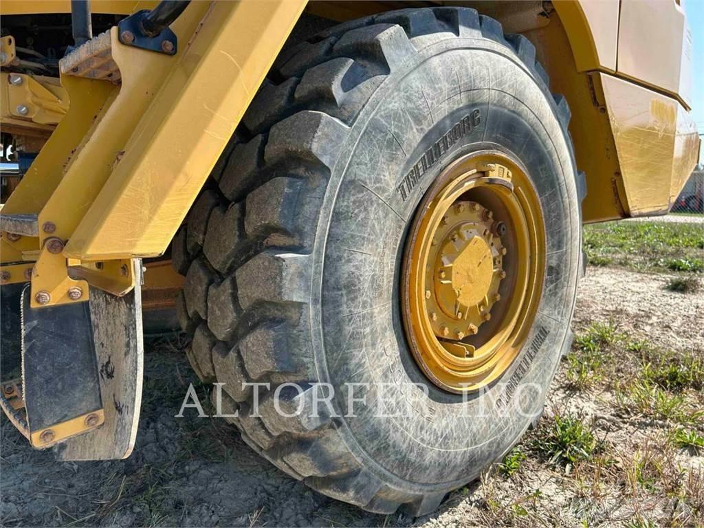 CAT 725C2 Дъмпери/моторни превозни средства