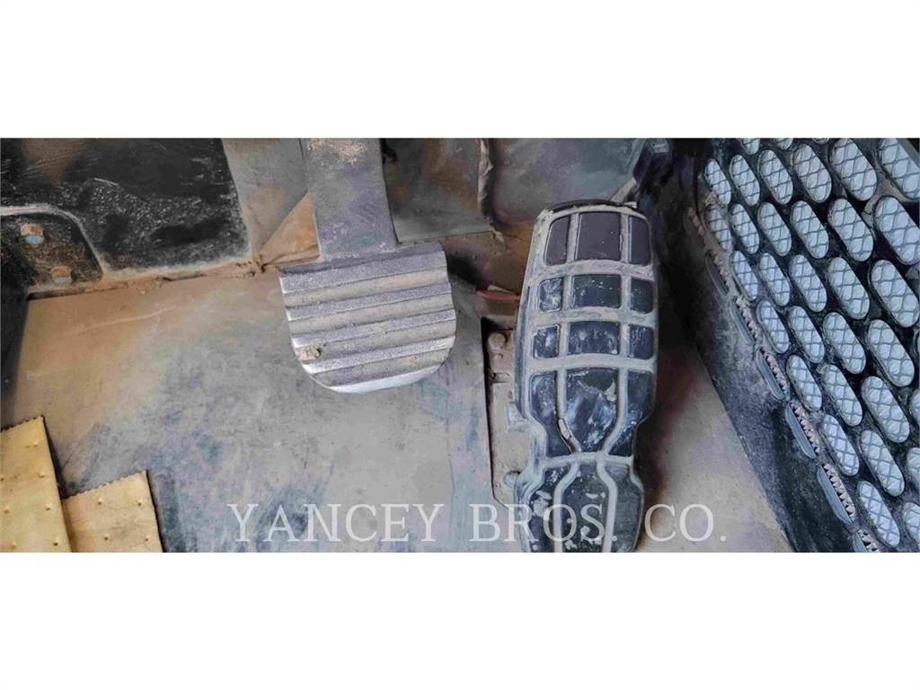 CAT 725C2 Дъмпери/моторни превозни средства