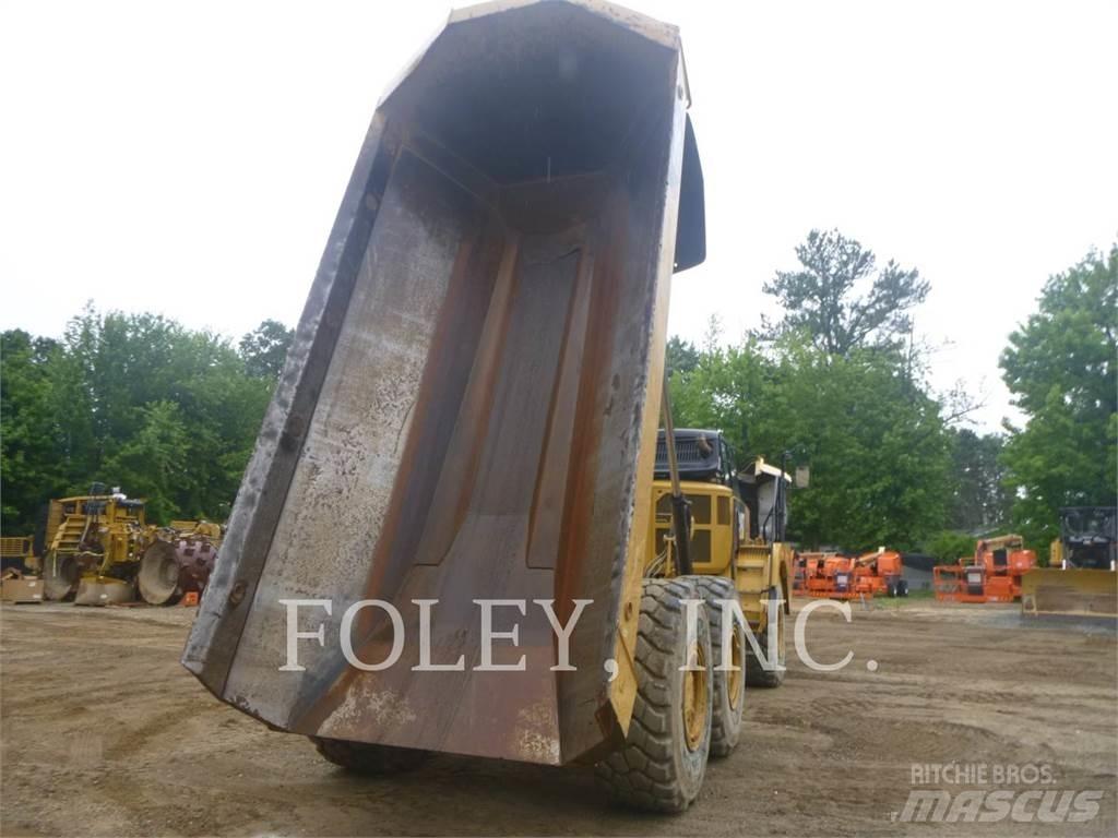 CAT 725C2 Дъмпери/моторни превозни средства