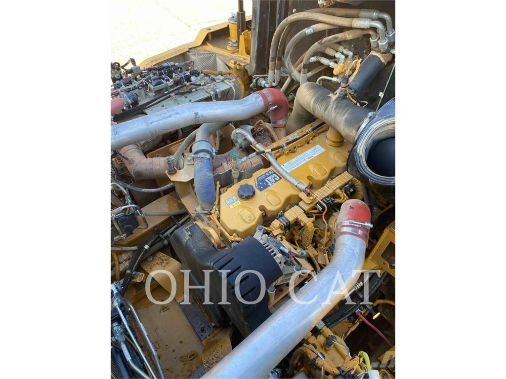 CAT 725C2 Дъмпери/моторни превозни средства