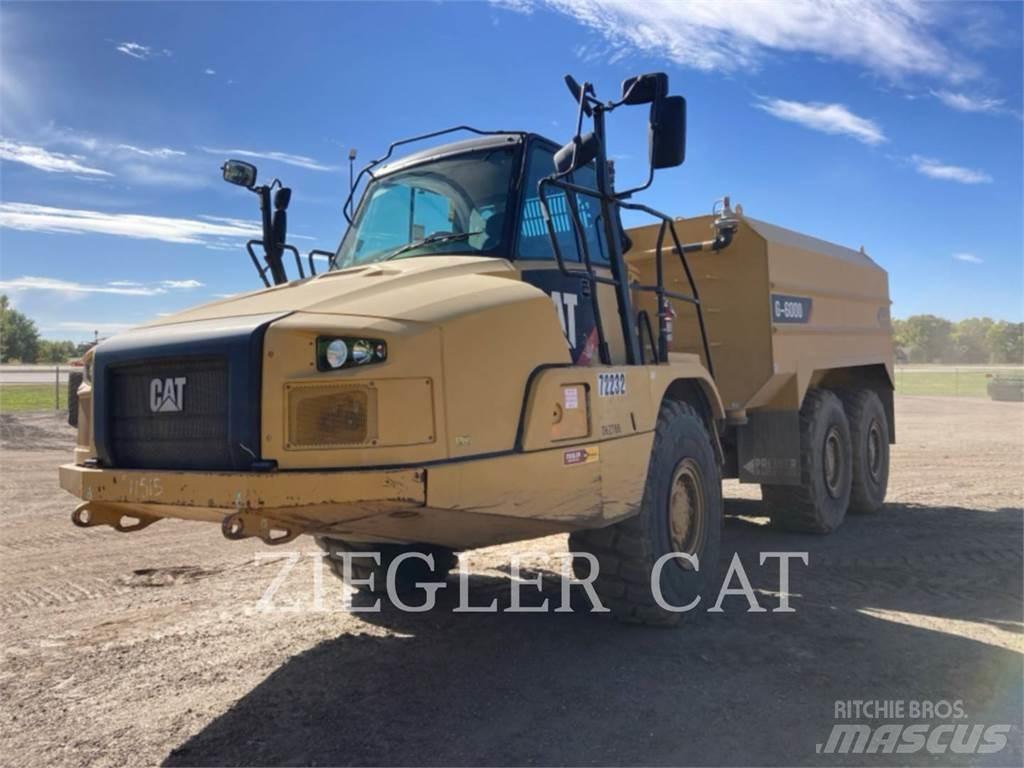 CAT 725CWT Цистерна