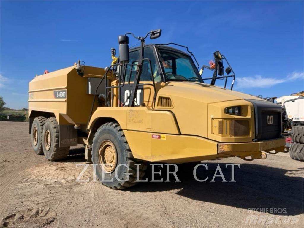 CAT 725CWT Цистерна