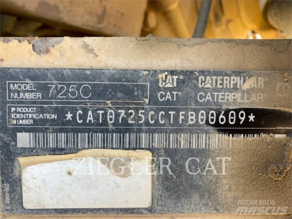 CAT 725CWT Цистерна