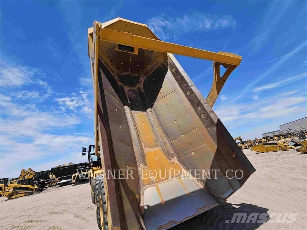 CAT 730 Дъмпери/моторни превозни средства