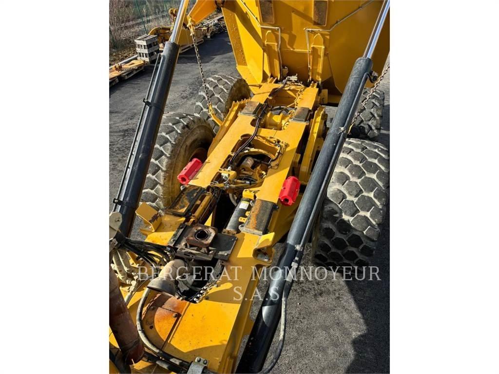 CAT 730 Дъмпери/моторни превозни средства