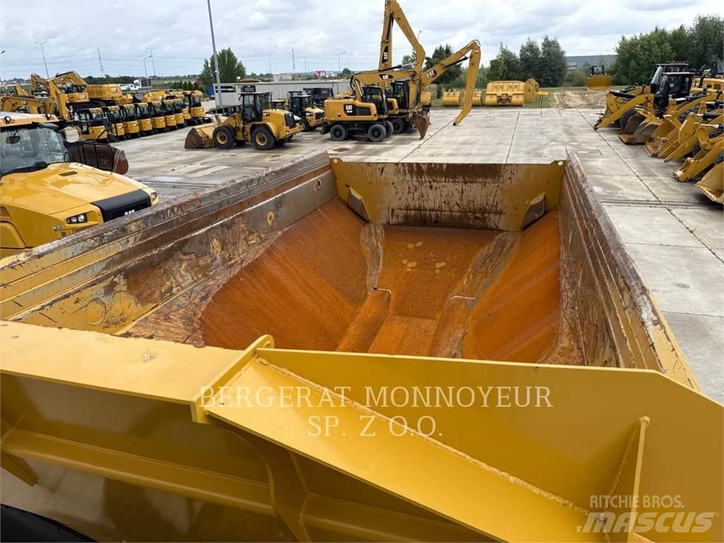 CAT 730 Дъмпери/моторни превозни средства