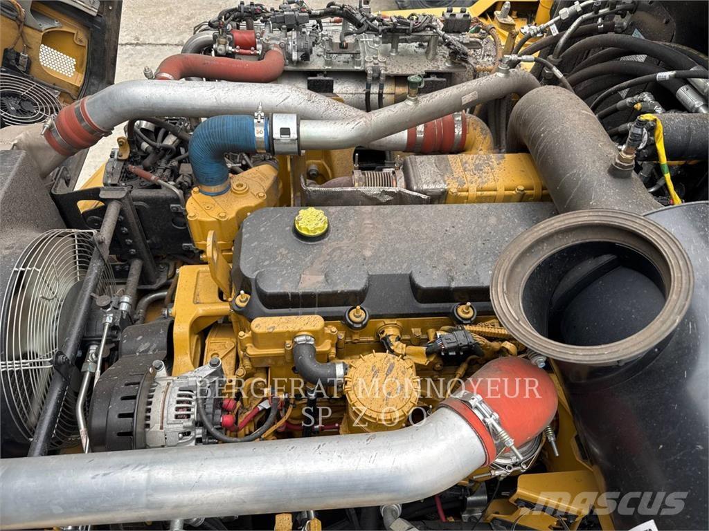 CAT 730 Дъмпери/моторни превозни средства