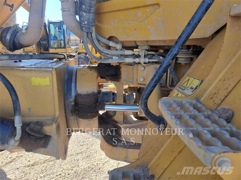CAT 730 Дъмпери/моторни превозни средства