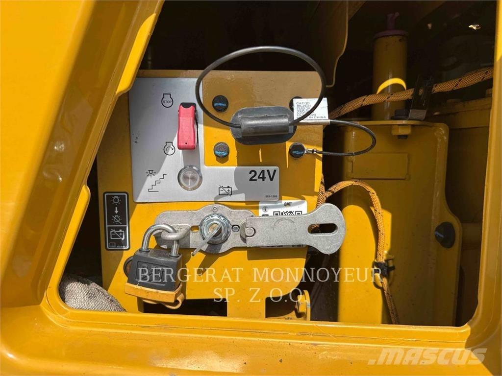CAT 730 Дъмпери/моторни превозни средства