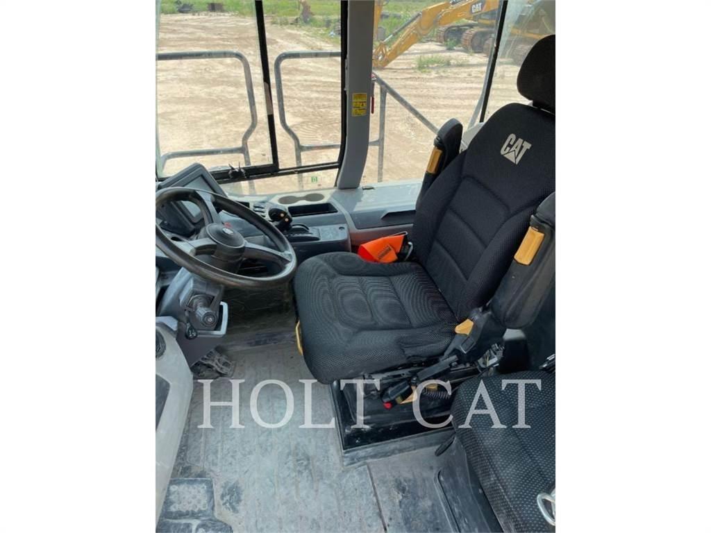 CAT 735 Дъмпери/моторни превозни средства