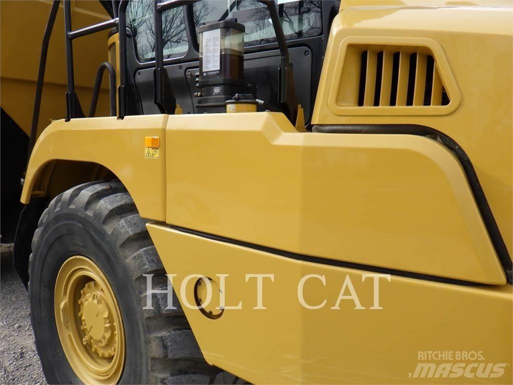 CAT 735 Дъмпери/моторни превозни средства