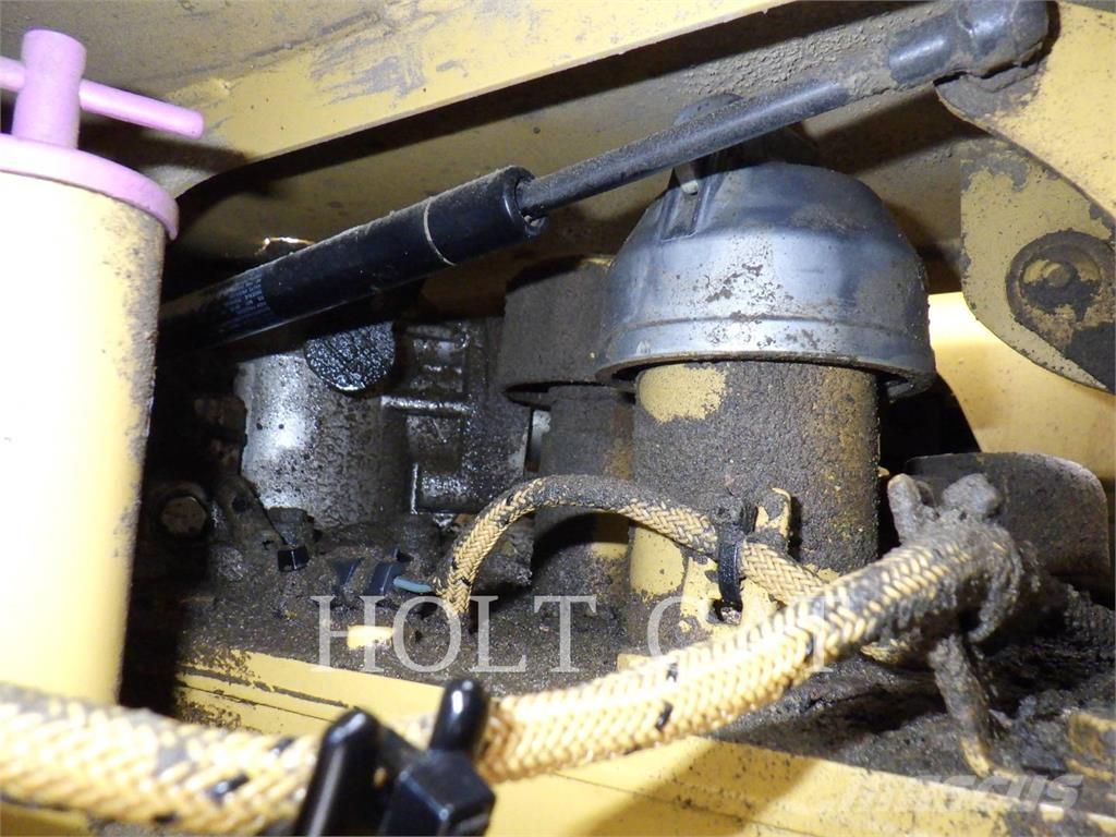 CAT 735 Дъмпери/моторни превозни средства