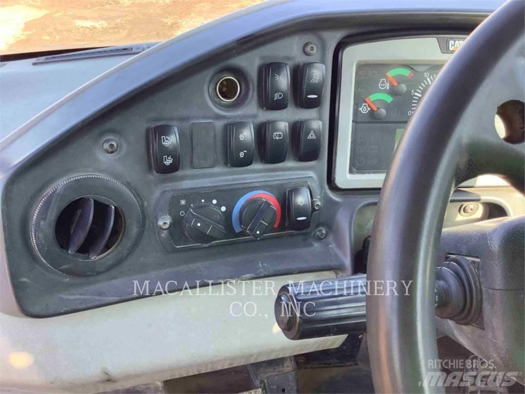 CAT 735C Дъмпери/моторни превозни средства
